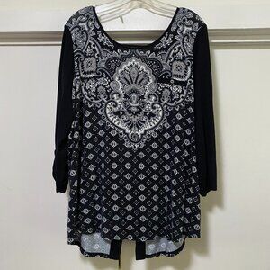 Maurices black & white tunic w/large design, size 2